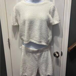 Cupcakes and Cashmere. Cozy White Textured Two-Piece Set